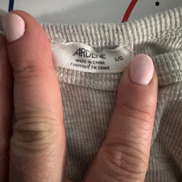 2 cropped tank tops - Picture 4 of 6